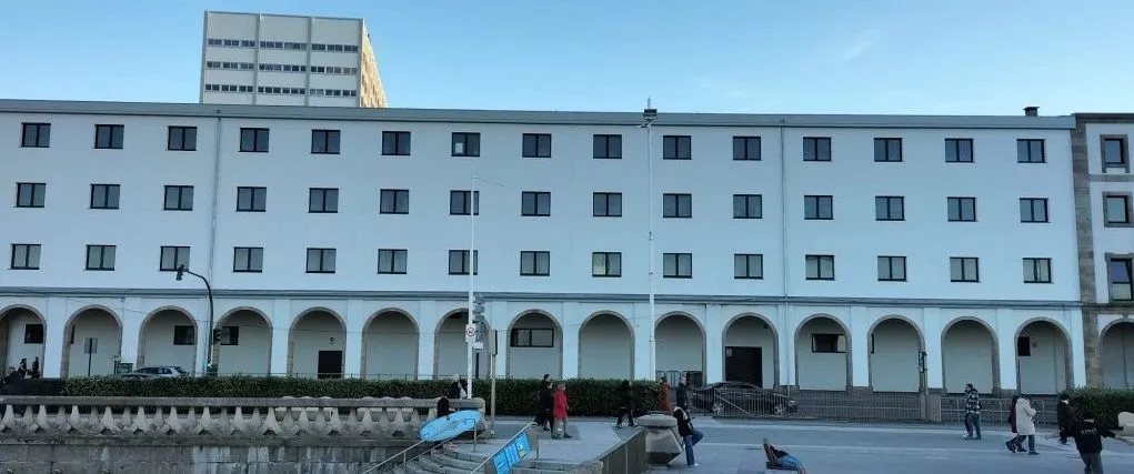 Aplicación de pintura en edificia de a coruña